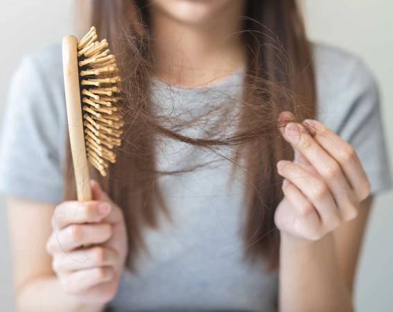 woman-hairloss